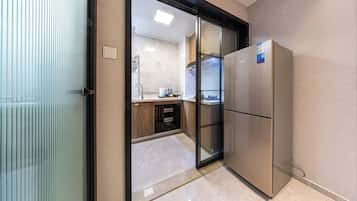 Suite Standard, balcon, vue sur le jardin | Cuisine privée | Réfrigérateur