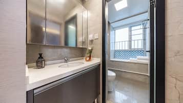 Comfort Suite, Balcony, City View | Bathroom | Shower, hair dryer, slippers, towels