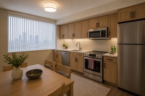 Quarto clássico | Cozinha privada | Geladeira, micro-ondas, fogão, cooktop