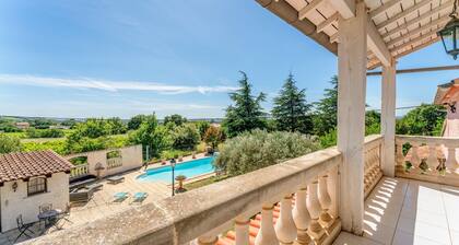 Large House with Private Pool in a Peaceful Setting – Pets Welcome