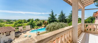 Large House with Private Pool in a Peaceful Setting – Pets Welcome