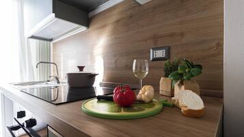 Appartamento (2 Bedrooms) | Cucina privata | Microonde, forno, piano cottura, bollitore elettrico