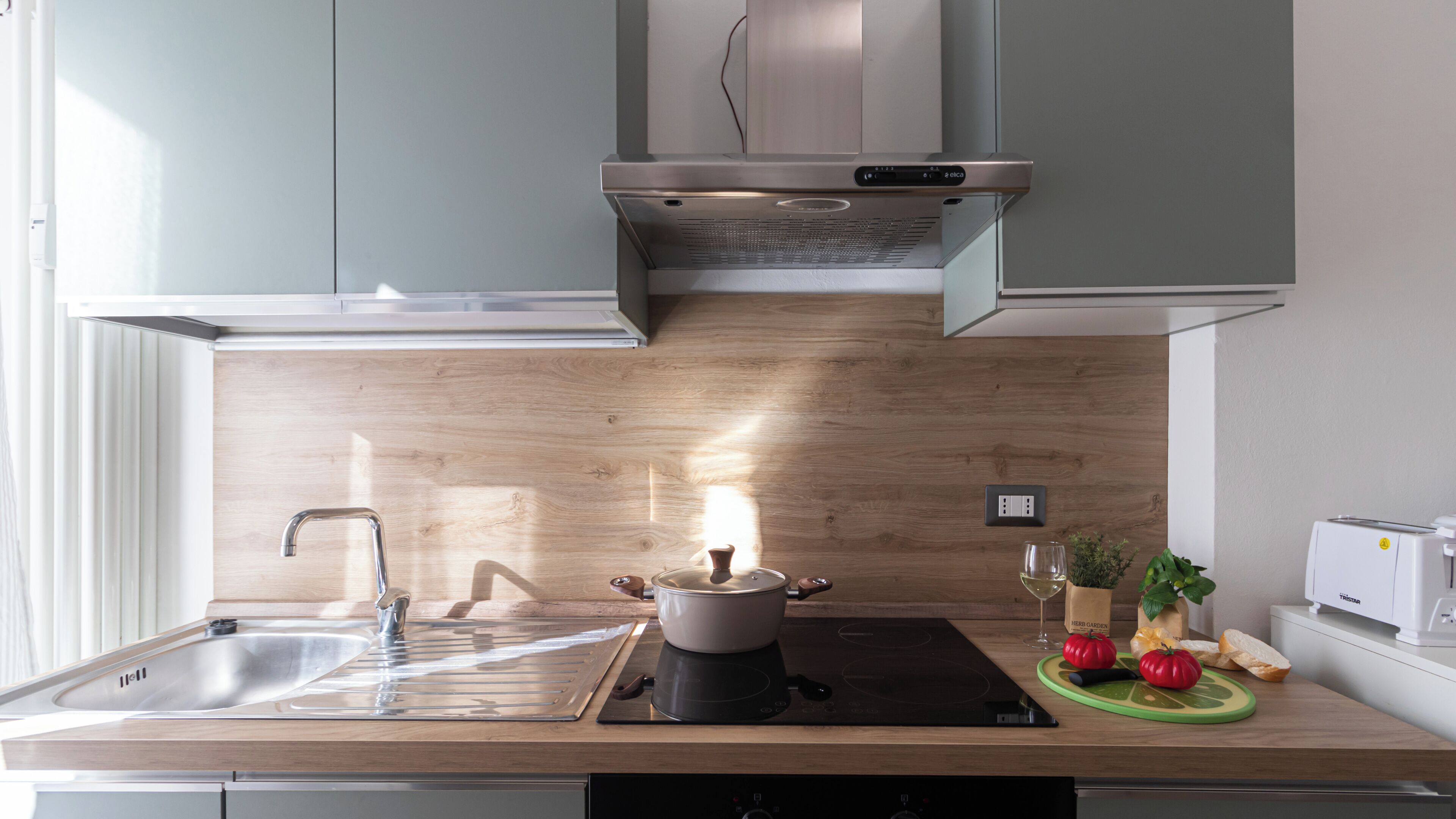Appartamento (2 Bedrooms) | Cucina privata | Microonde, forno, piano cottura, bollitore elettrico