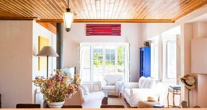 Country Escape, Pool, BBQ, Pizza Oven & Games Barn