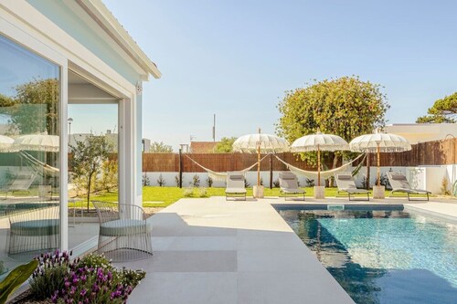 Blue Beach Villa - Coastal Escape