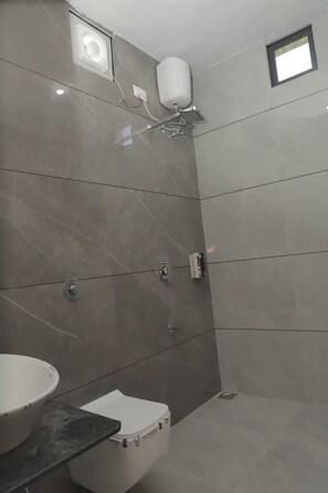 Deluxe-feriehus | Badeværelse | Håndklæder, Sæbe, Shampoo, Toiletpapir