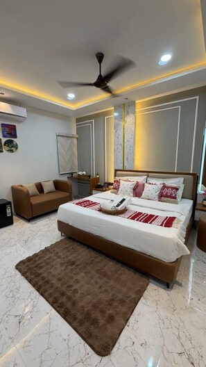 Elite Double Room | Free WiFi, bed sheets - Supreme Stays (Indore)