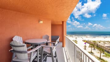 Signature Condo, 2 Bedrooms, Beach View, Beachfront | Balkoni