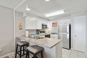 Private kitchen - Buena Vista Condominiums  (Gulf Shores)