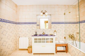 Bathroom - LITTLE PALACE MIRADOR The best panoramic views (Besalu)