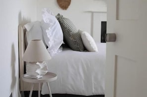 4 habitaciones, tabla de planchar con plancha, wifi y ropa de cama