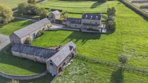 Exterior - Cosy Cotswold Farm Cottage – Rural Views, Charm & Peaceful Escape (Whichford)