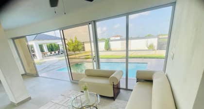 Marvelous 3-bedroom house with AC in charming in Bani, Pizarrete