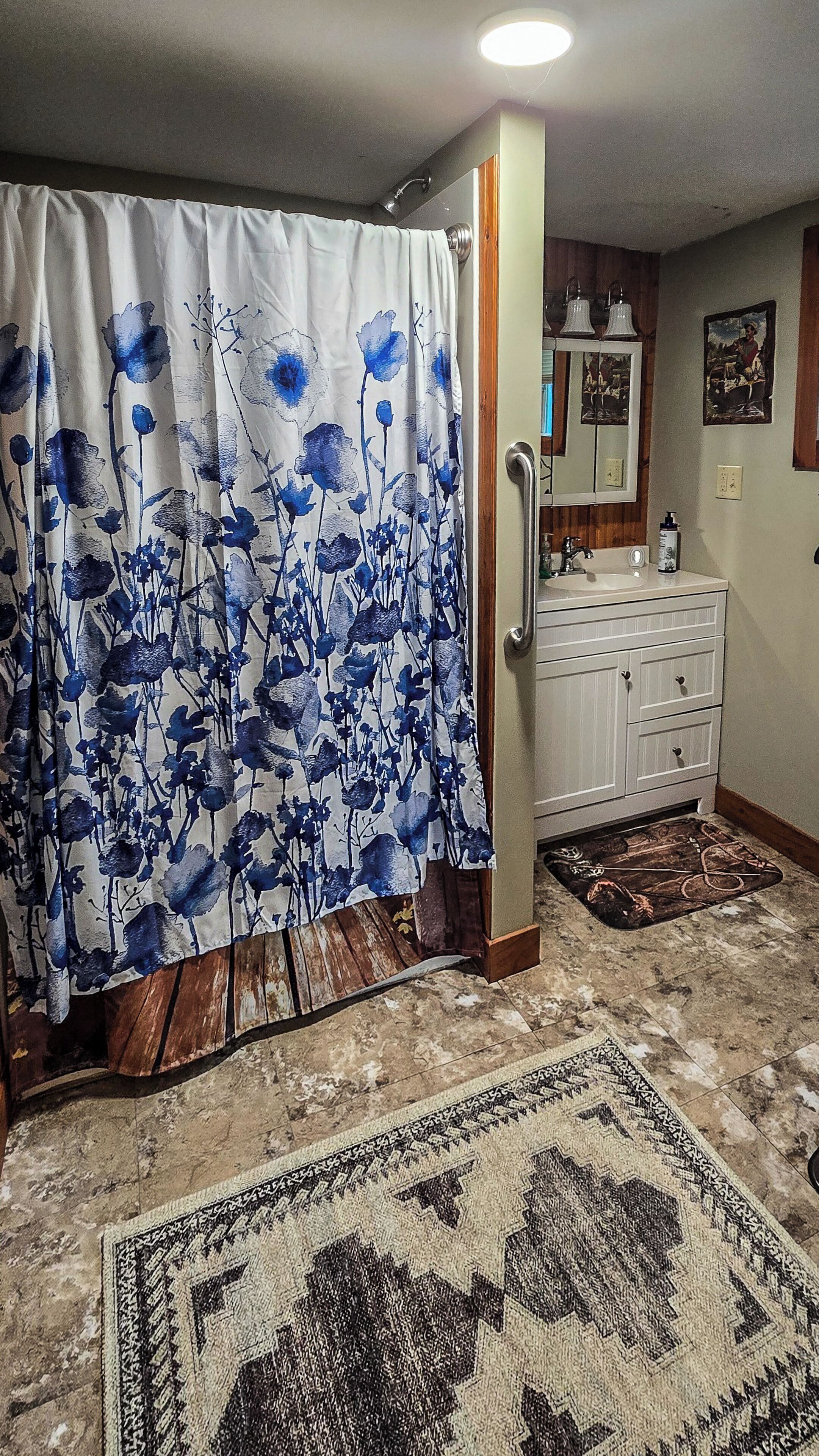 House, Balcony, Lake View | Bathroom