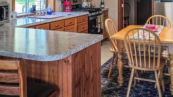 House, Balcony, Lake View | Private kitchen