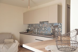 Interior - ByVigin Azalea – Elegance, Relaxation, and a Private Outdoor Jacuzzi (Magliano Alfieri)