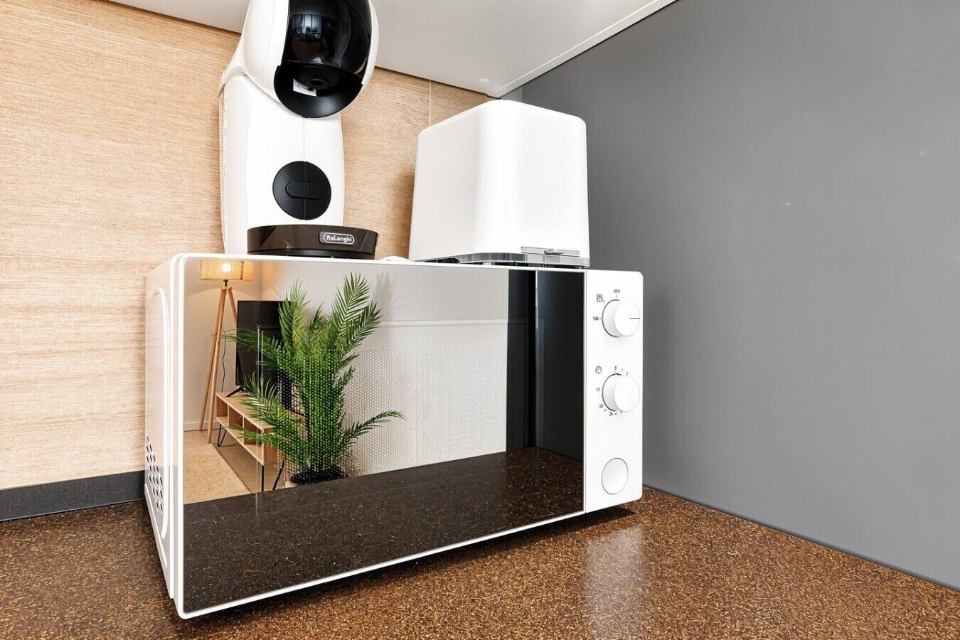 Una cocina moderna con microondas integrado, cafetera y cámara de seguridad.