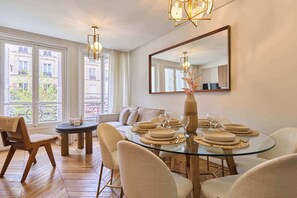 Unclassified image, 3 of 17, button - Magnificient apartment with AC - Center of Paris (Paris)