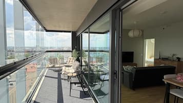 Superior-Apartment, 2 Schlafzimmer, Sauna, Stadtblick | Innenbereich