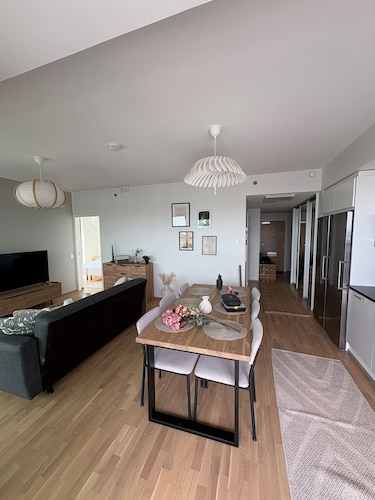 New 12th Floor 2BR Apt - Stunning Views