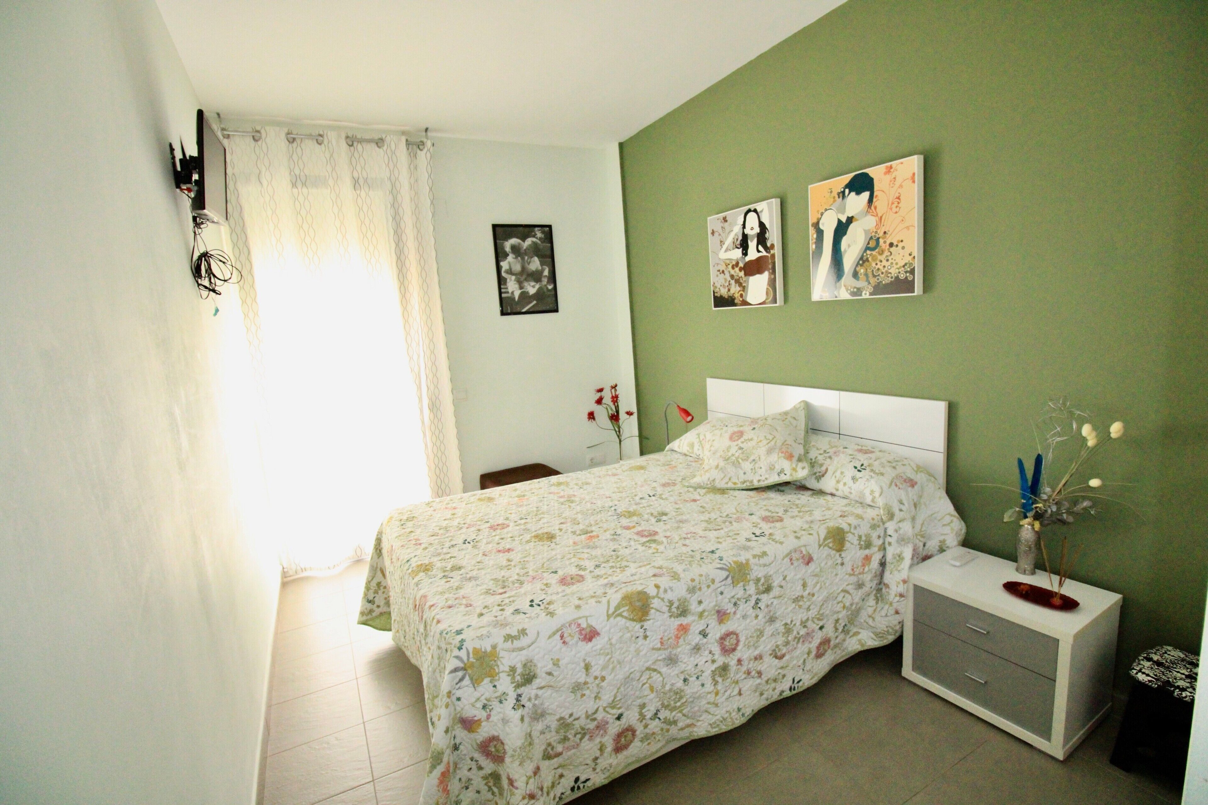 Iron/ironing board, WiFi, bed sheets