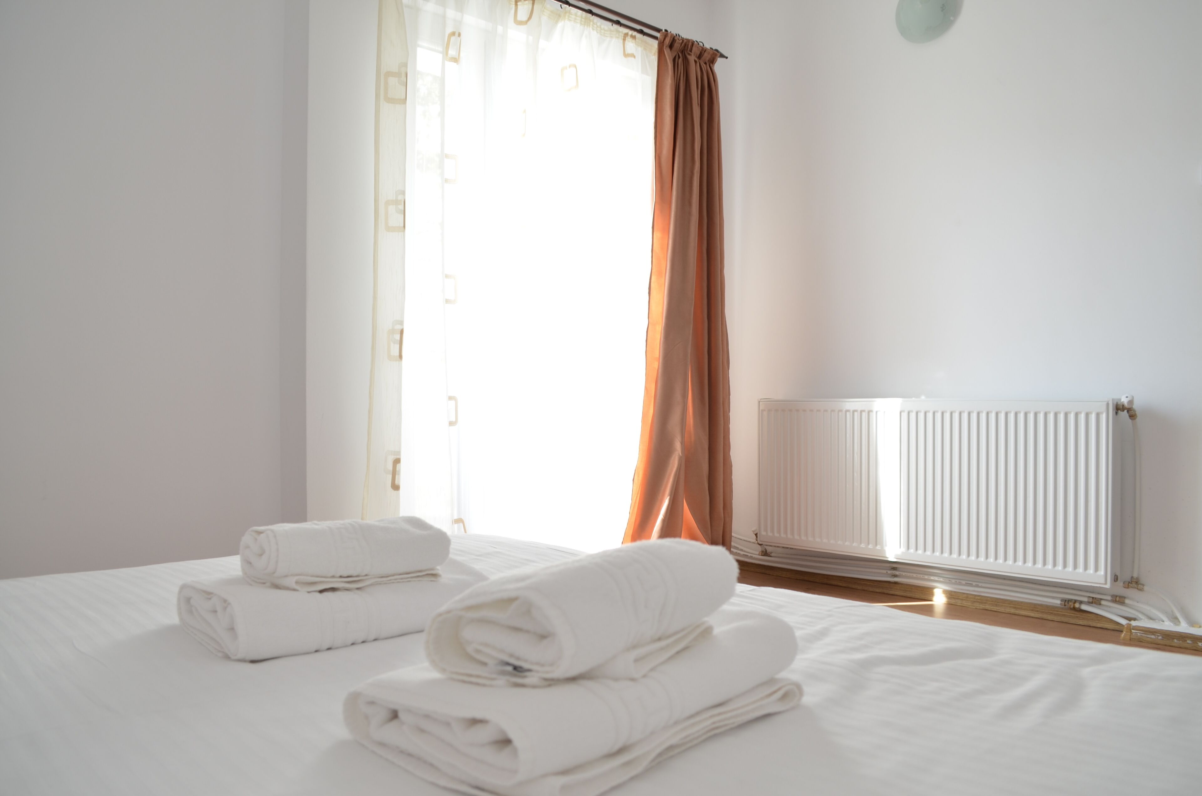 Iron/ironing board, Internet, bed sheets