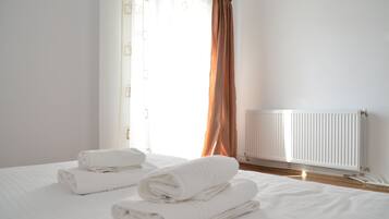 Iron/ironing board, Internet, bed sheets