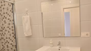 Doccia, asciugacapelli, asciugamani