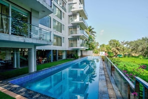 室外游泳池