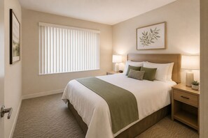 Deluxe Room - The Calvon Suites (Toronto)