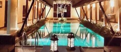 Outdoor pool, sun loungers