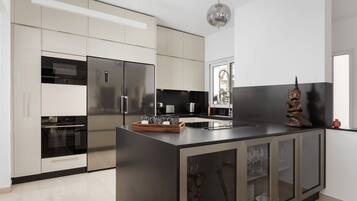 Villa, Garden View | Private kitchen