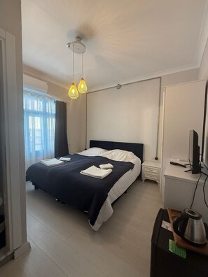 Phòng tiện nghi đơn giản | Bộ đồ giường cao cấp, minibar, truy cập Internet không dây miễn phí 