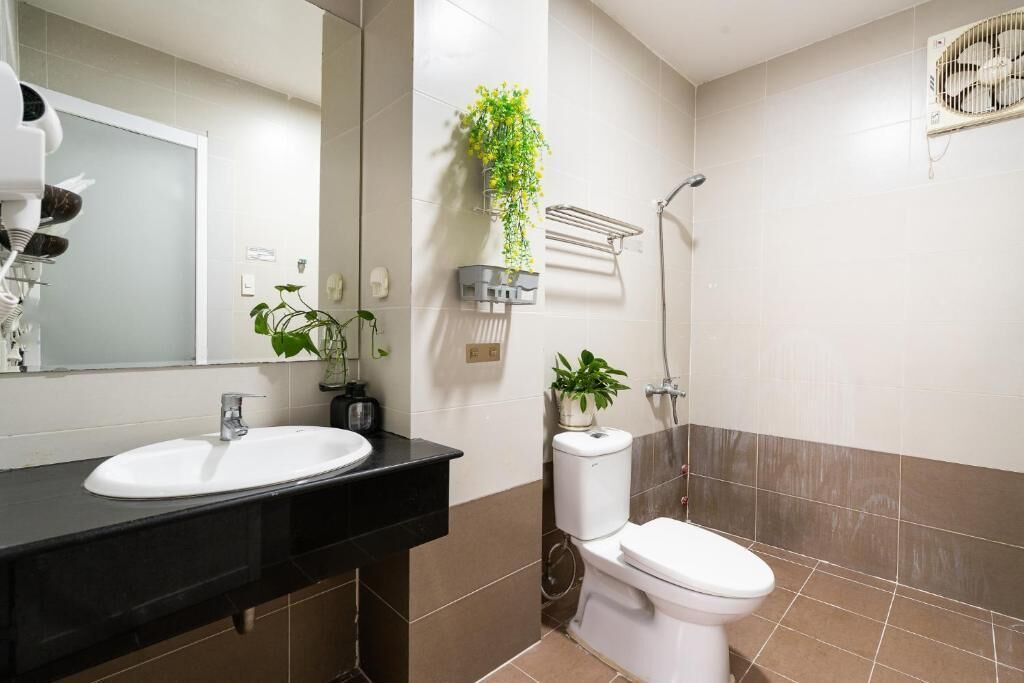 Doccia, asciugacapelli, pantofole, bidet