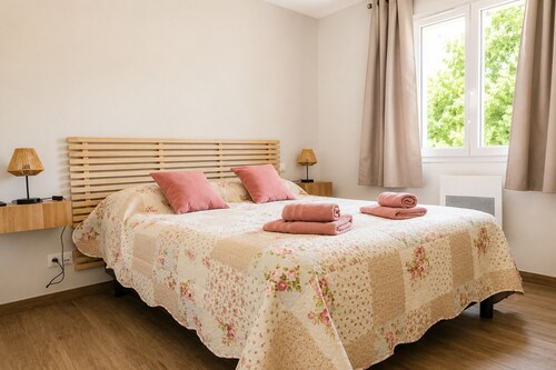 "L'Ombre des Noyers" Vacation Rental, Heated Pool