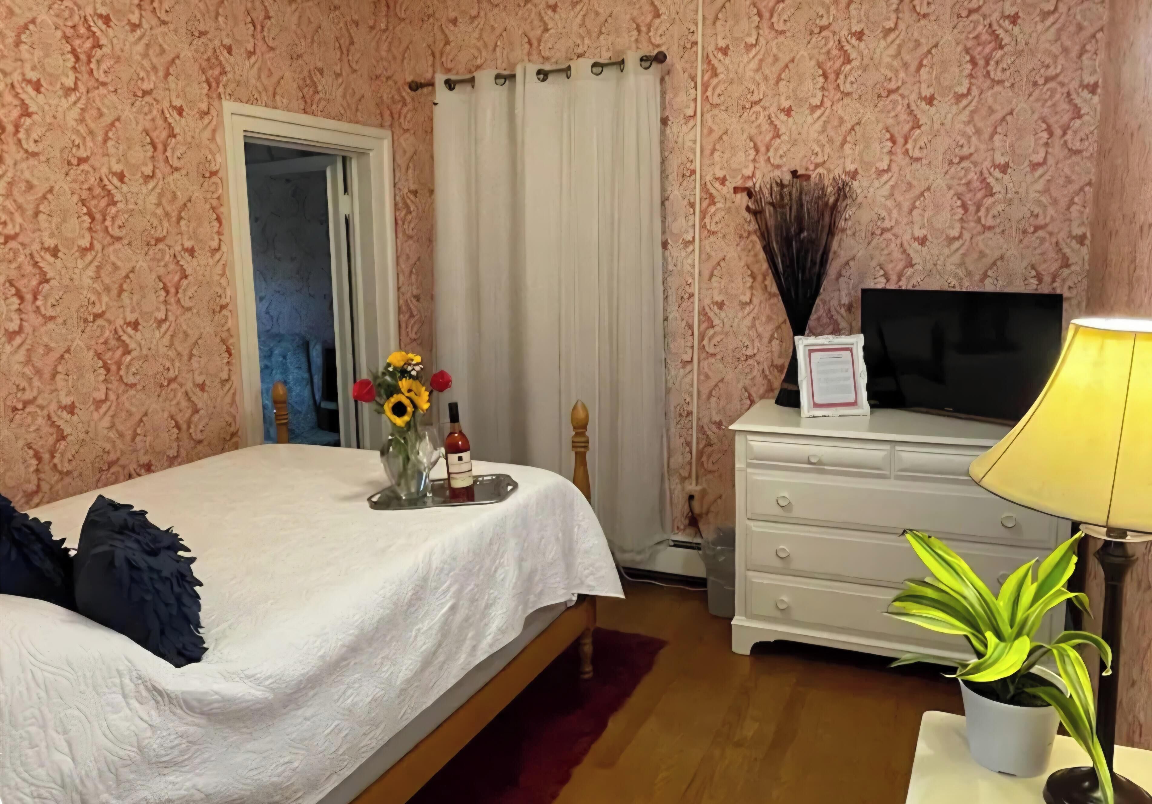1 bedroom, desk, iron/ironing board, free WiFi