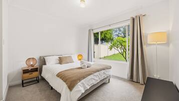 3 bedrooms, iron/ironing board, WiFi, bed sheets