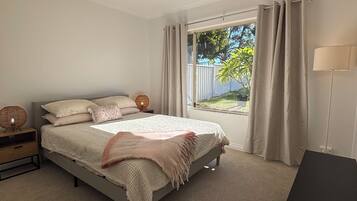 3 bedrooms, iron/ironing board, WiFi, bed sheets