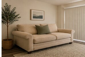 Quarto econômico, vista para a cidade | Área de estar