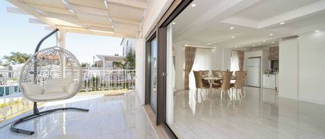Villa, 3 Bedrooms, Accessible, Smoking | Dining