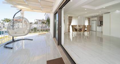 Luxury Villa in a Peaceful Neighborhood With Pool