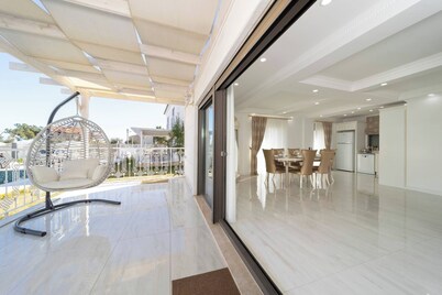 Luxury Villa in a Peaceful Neighborhood With Pool