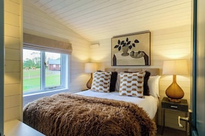 Iron/ironing board, travel crib, WiFi, bed sheets