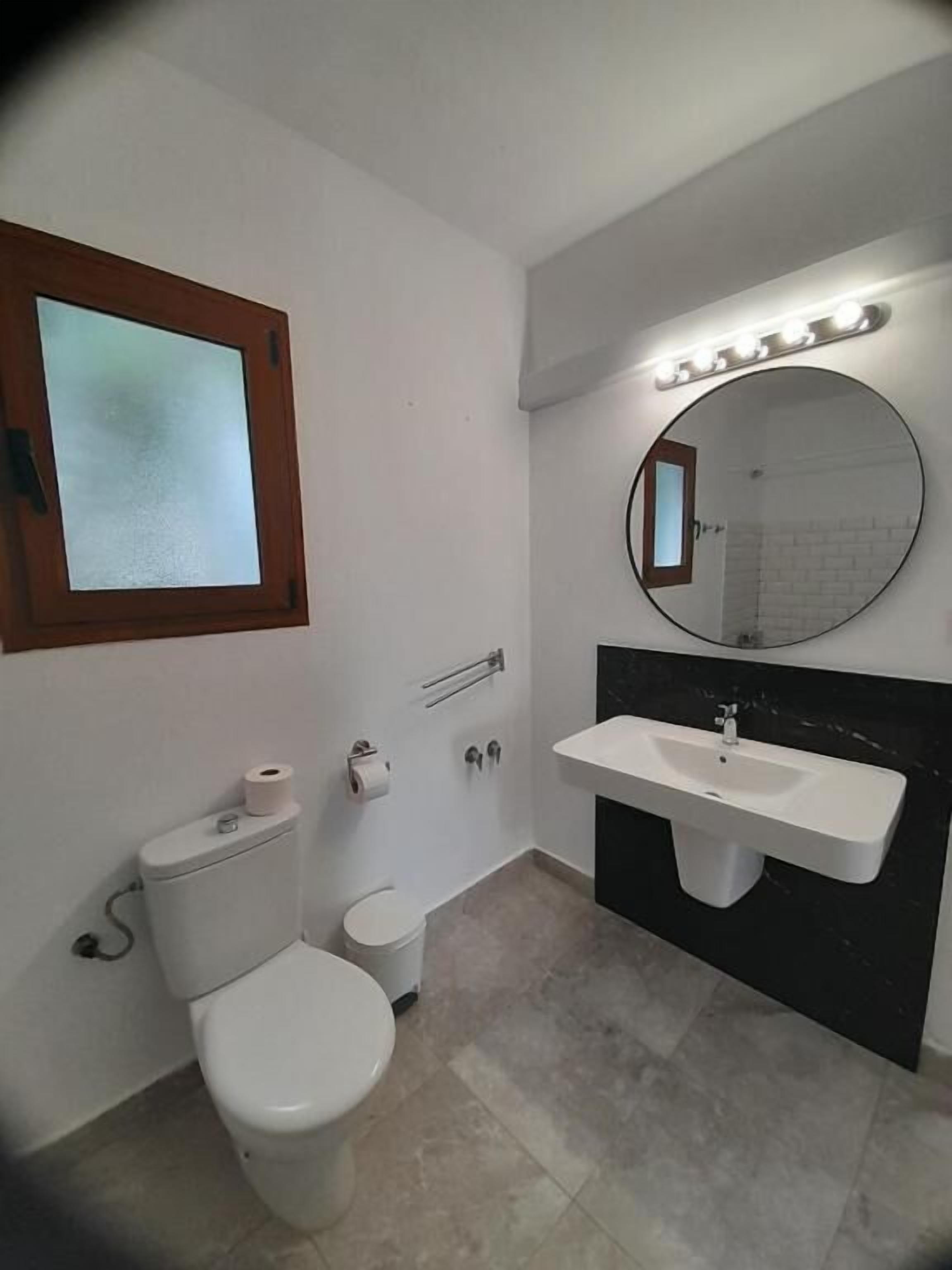 Superior-Zweibettzimmer, Terrasse, Gartenblick | Badezimmer | Kostenlose Toilettenartikel, Handtücher, Seife, Shampoo