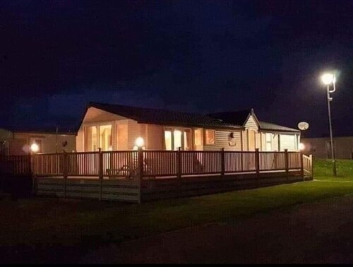 3 Bed - Sleeps 6 - Lake View - Beach Access - Pets