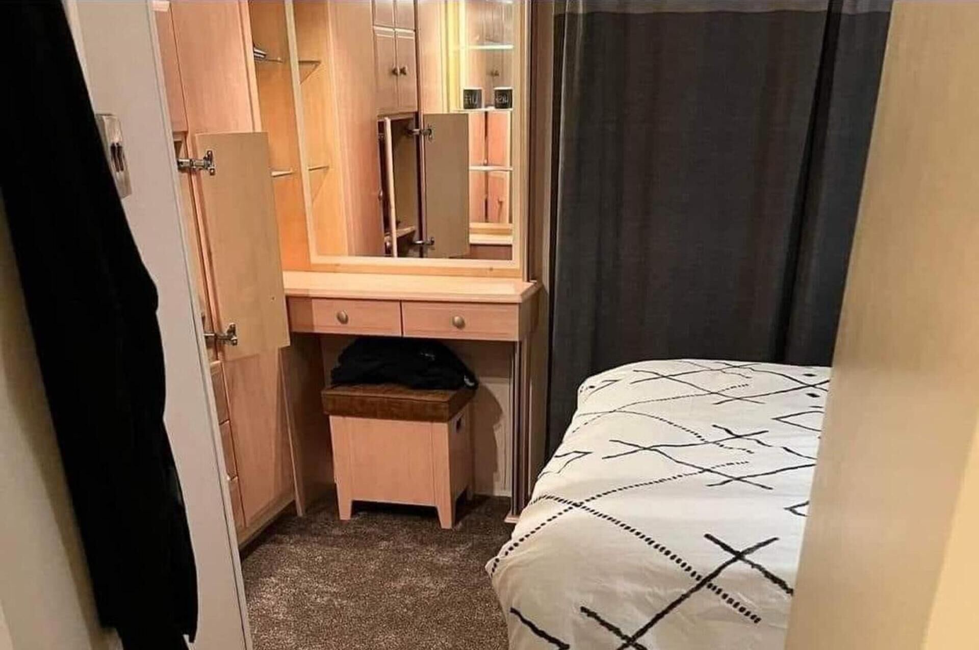 2 bedrooms, iron/ironing board, free WiFi, bed sheets