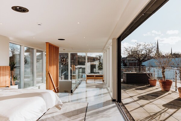 Luxury Two Story Penthouse With Roof Top Terrace - Shrewsbury