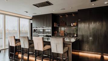 Dishwasher, cookware/dishes/utensils