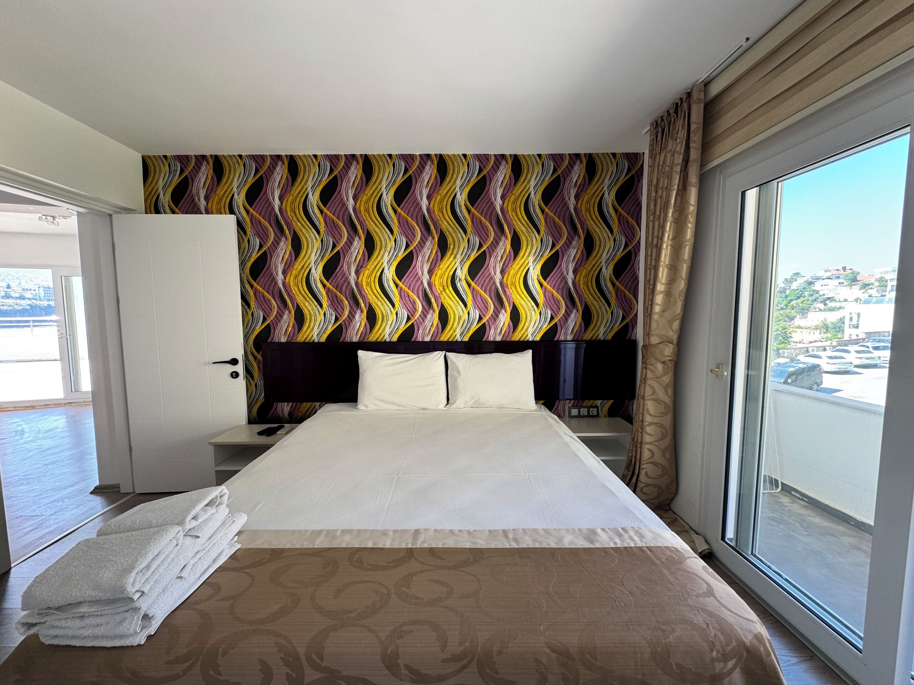 Classic Room | Laptop workspace, free WiFi