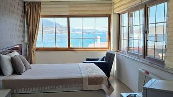 Habitación Deluxe, vistas al mar | Espacio para trabajar con un portátil y wifi gratis
